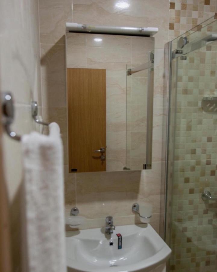 Delux Apartmani Добра вода Екстериор снимка