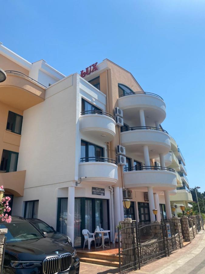 Delux Apartmani Добра вода Екстериор снимка